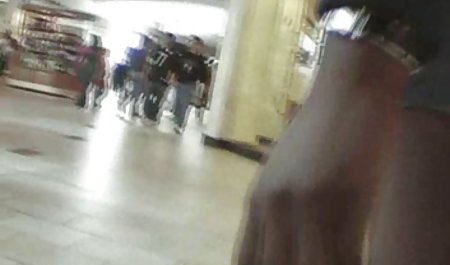 Die Brünette sah fern und stieß privatstunden pornofilm auf Erotik
