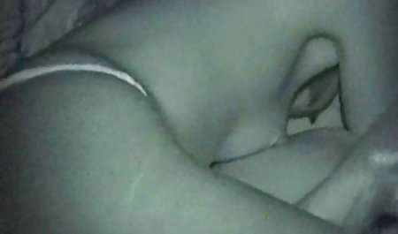 Der Typ fickt das Mädchen am private sexfime Auto