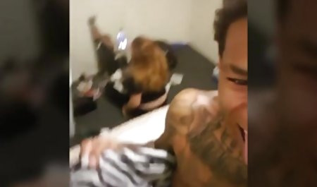 Zwei Bürohuren deutsche pornofilme privat verführten einen Mann in einem Büro