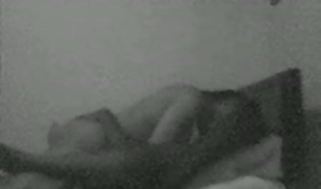 In einem Cafe zog privatsexfilm er eine junge russische Hure aus