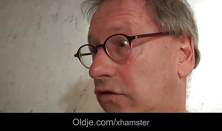 Die Business-Schlampe Raven Lee masturbiert auf dem Tisch deutscher privater sexfilm