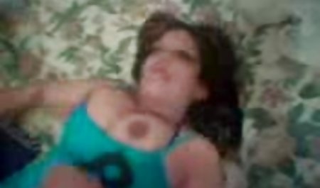 Die Blondine entblößte ihre Brust und private sex filme kostenlos der Mann schmolz